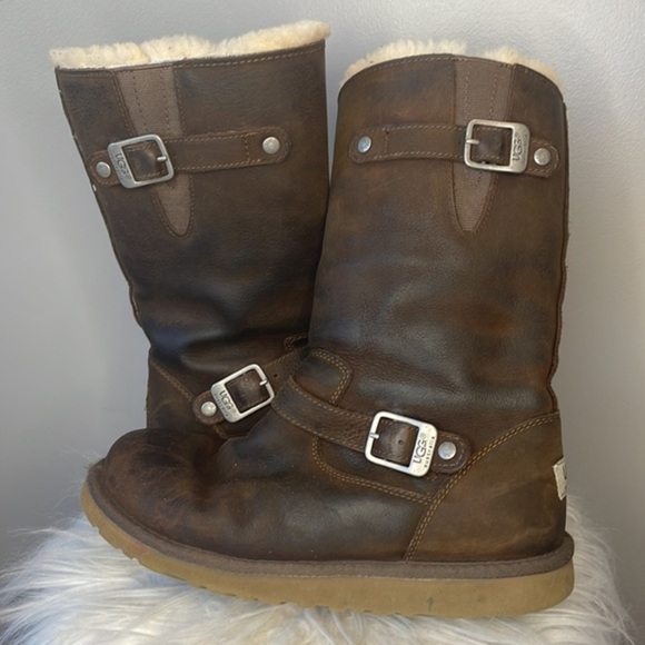 UGG AUSTRALIA KENSINGTON BROWN SHEEPSKIN LEATHER SIDE ZIP BUCKLE BOOTS, SIZE 5. - Picture 8 of 10